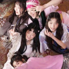 7. NewJeans 2nd EP Jacket Photoshoot Behind